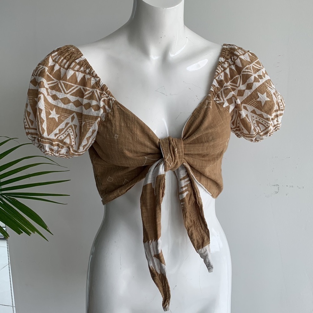 Z&L puff sleeves , tie front boho Gypsy crop top, size M